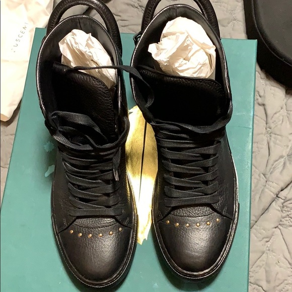 Shoes - Picture 7 of 8